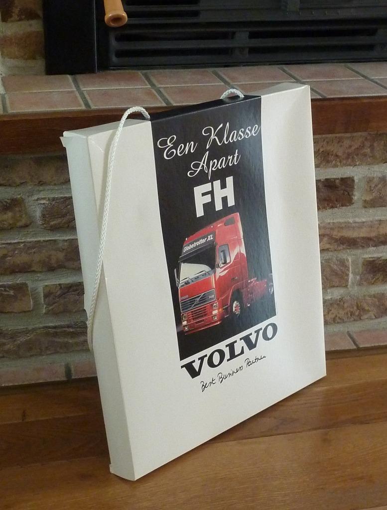 box “Volvo FH Trucks, een Klasse apart, Business Partner”, Enlèvement ou Envoi, Comme neuf, Voitures