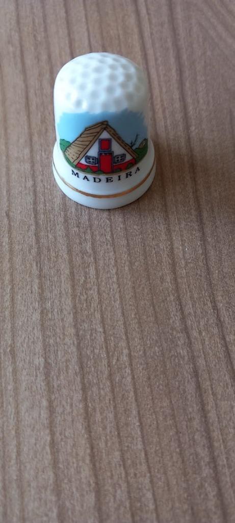 Vingerhoedje van Madeira. Nieuw., Ophalen of Verzenden, Nieuw, Porselein
