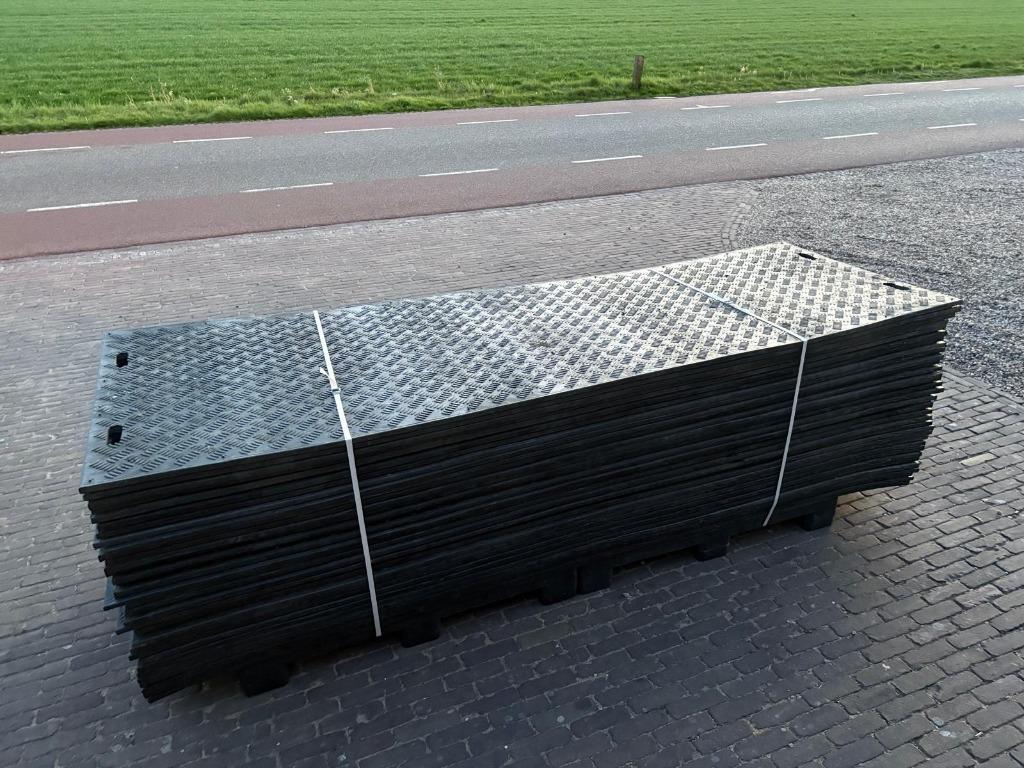 Eenmalige partij: 50 gebruikte kunststof rijplaten 300x100cm, Doe-het-zelf en Bouw, Platen en Panelen, Ophalen of Verzenden, Zo goed als nieuw