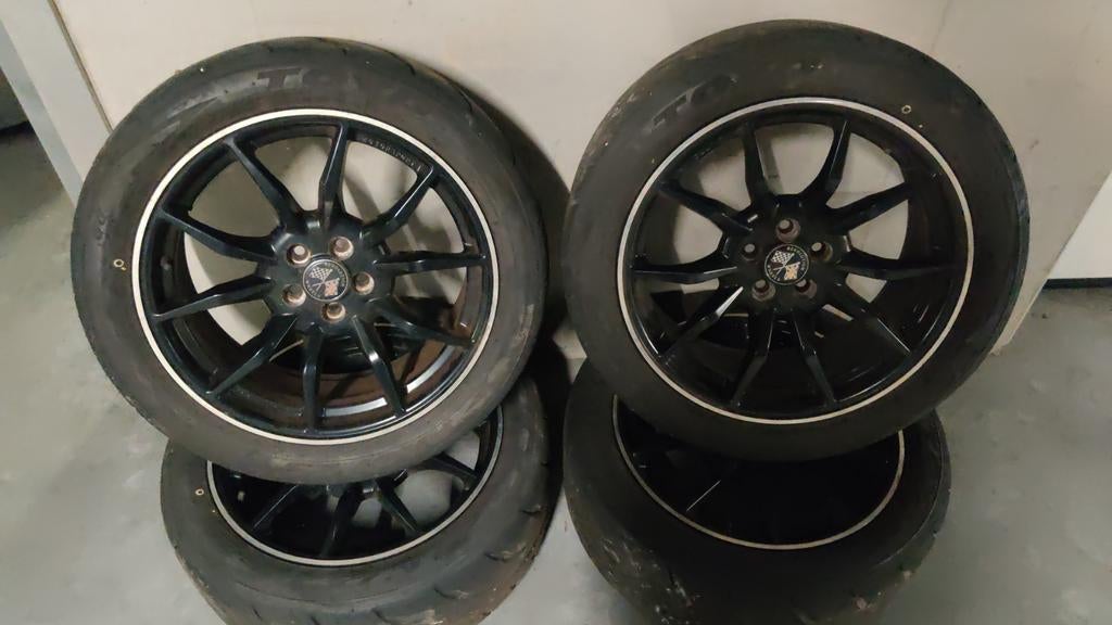 Light weight wheels and tires / Lichtgewicht Wielen & Banden, Auto-onderdelen, Banden en Velgen, Ophalen, Band(en)