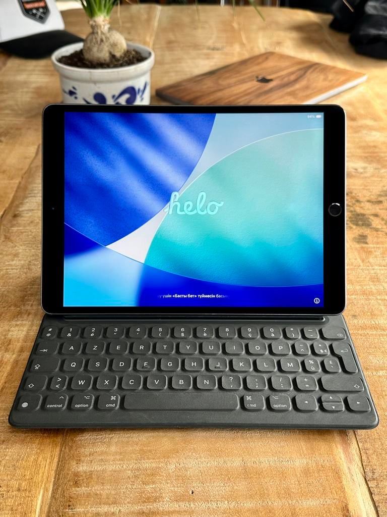 iPad Air 3 64GB + Smart Keyboard Folio, Computers en Software, Gebruikt, Apple iPad, Zwart, 11 inch