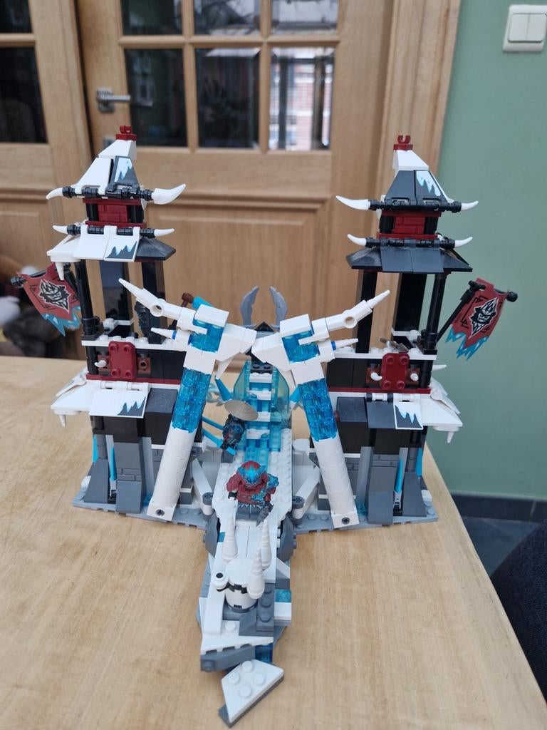 Kasteel van de verlaten keizer , lego ninjago, Ophalen