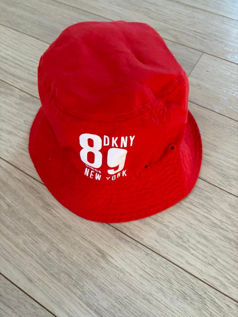 Rood zonnehoedje DKNY, Kinderen en Baby's, Verzenden