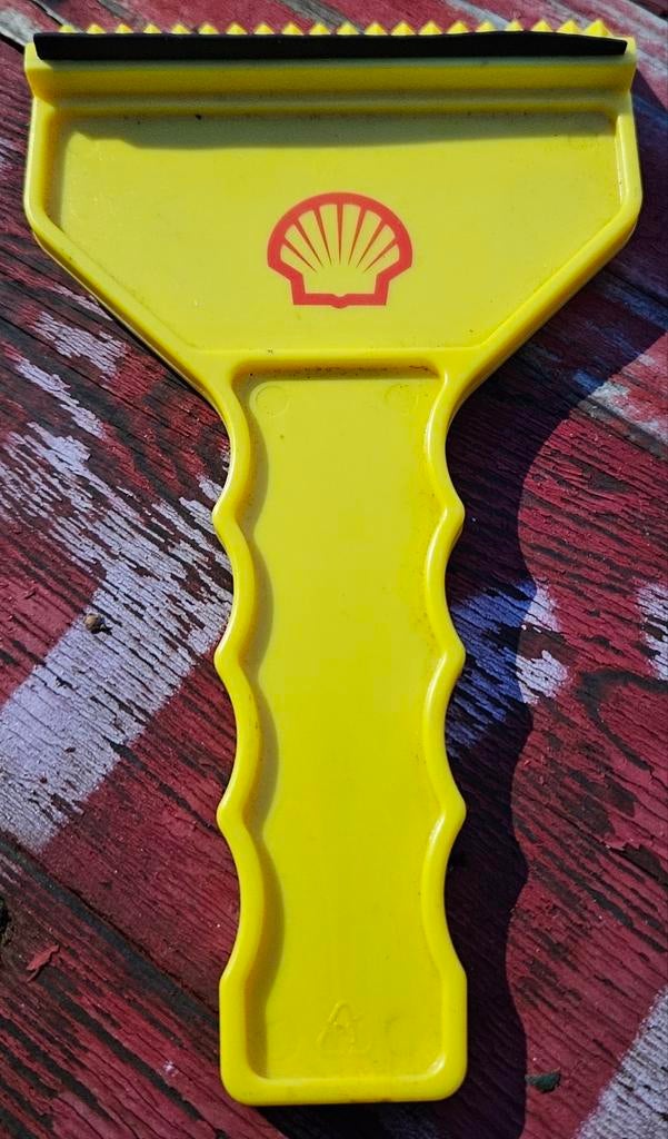 Grattoir à glace Shell
Il s'agit d'un grattoir à glace en PV, Enlèvement ou Envoi, Comme neuf