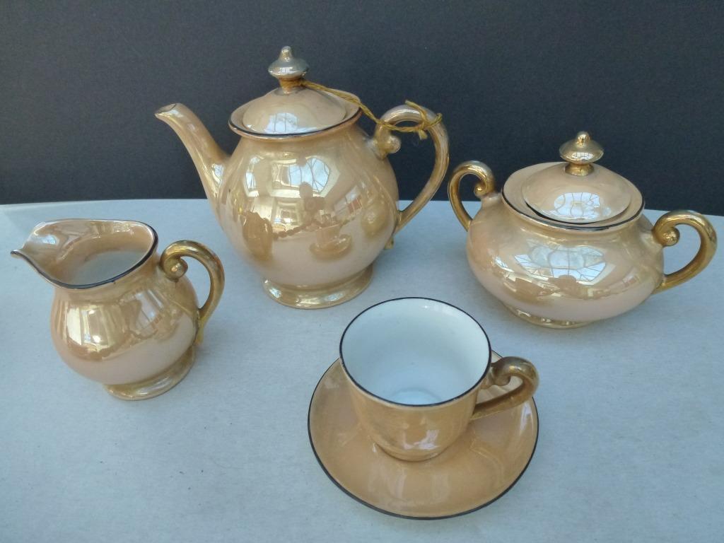 klein en oud poppen of kinder koffieserviesje, Ophalen