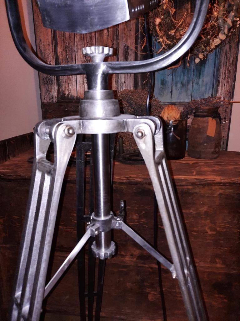 Unieke theater vloerlamp 170cm hoog nikkel, Enlèvement ou Envoi, Comme neuf, Métal, 150 à 200 cm