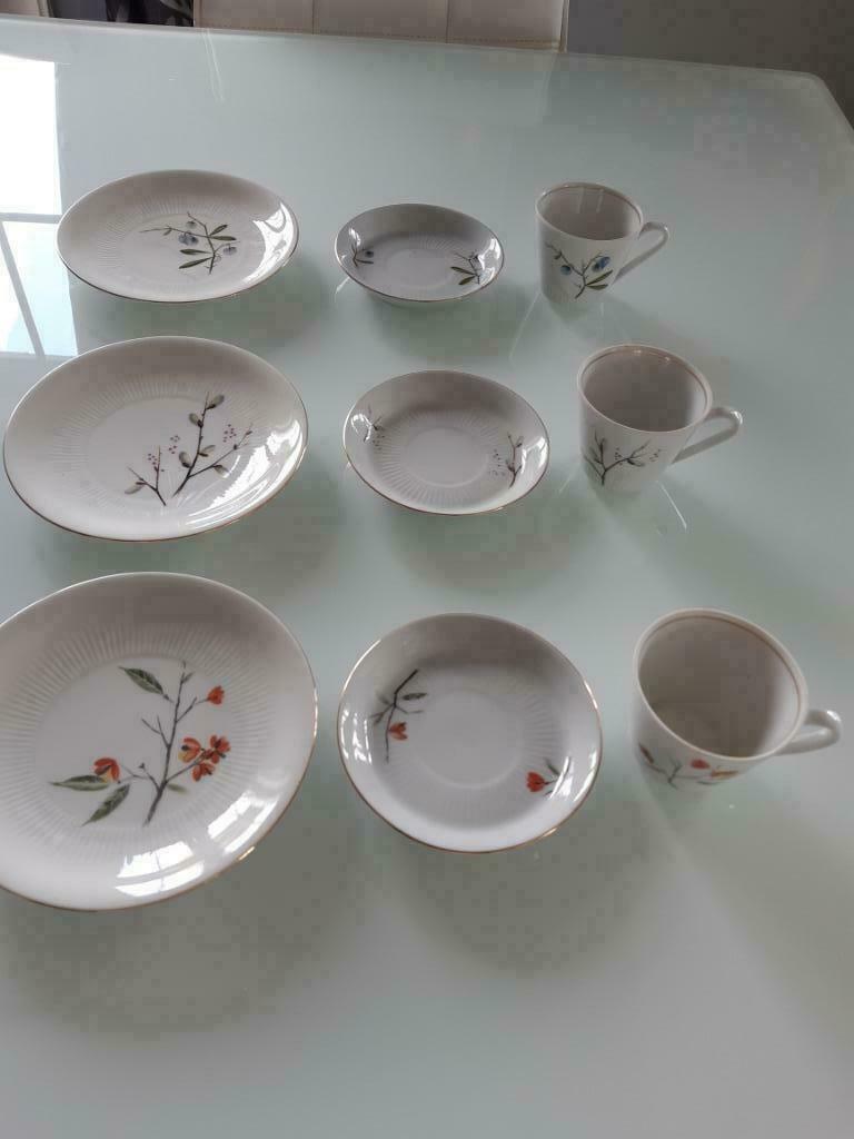 tasses à café avec soucoupes et assiettes KAHLA, Enlèvement ou Envoi, Comme neuf, Porcelaine, Assiettes(s)