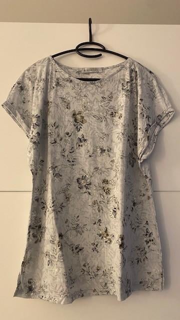 Grijze T-shirt met bloemenprint, Maat 46/48 (XL) of groter, Ophalen of Verzenden, Zo goed als nieuw, Bicalla