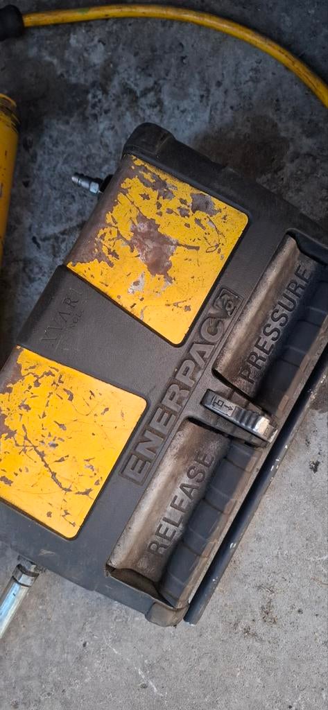 Enerpac hydraulische pompe xa11, Ophalen