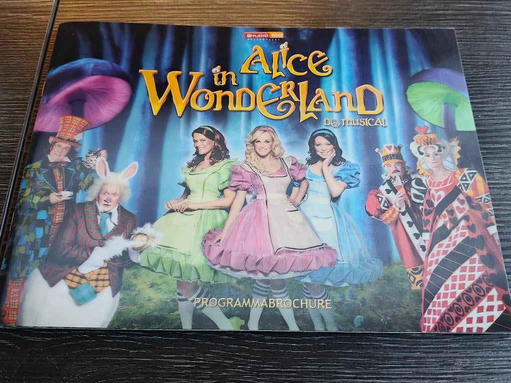 programmaboekje Studio 100 Musical Alice in Wonderland K3, Verzamelen, Ophalen of Verzenden, Zo goed als nieuw