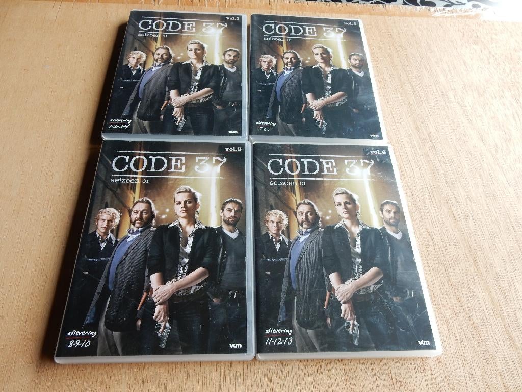 nr.1328 - Dvd: code 37 - seizoen 1 - thriller, Cd's en Dvd's, Dvd's | Tv en Series, Vanaf 16 jaar, Ophalen of Verzenden, Thriller