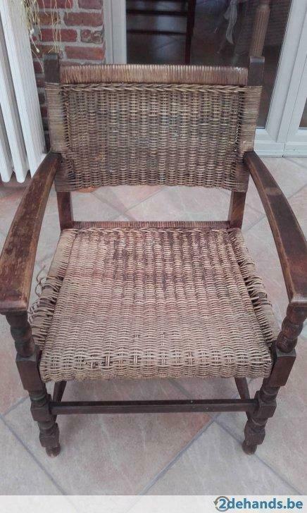 2 stevige antieke stoelen