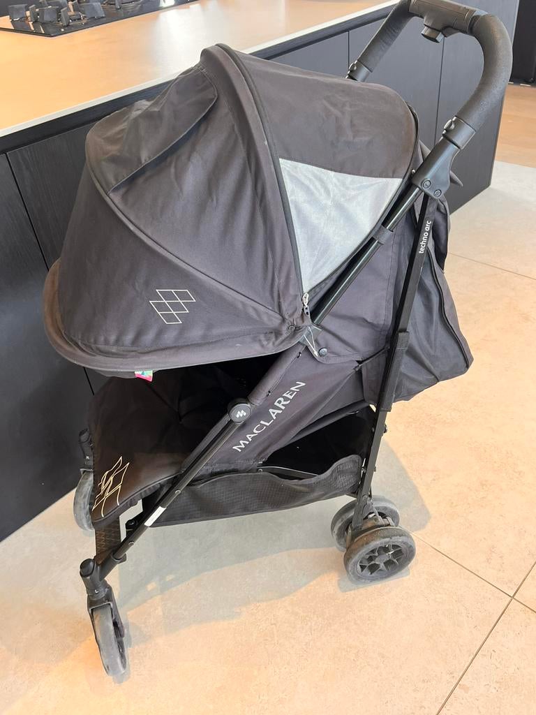 Maclaren techno arc black plooibuggy, Kinderen en Baby's, Ophalen, Zo goed als nieuw, Maclaren, Regenhoes