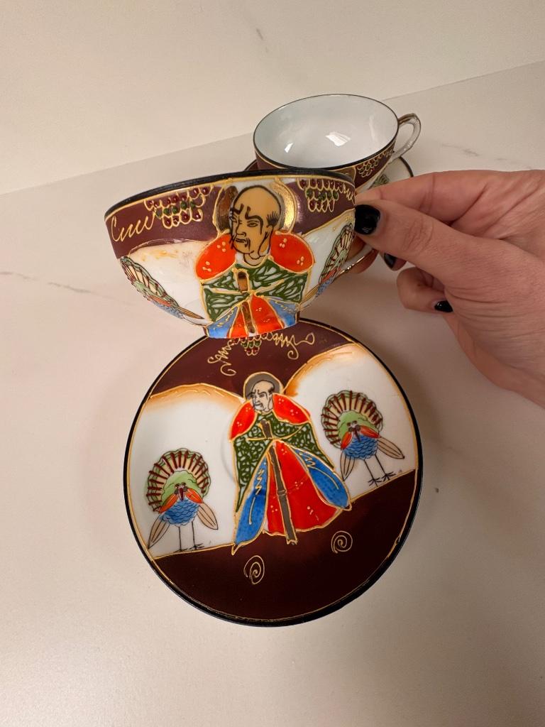 Ensemble de tasses et soucoupes en porcelaine Satsuma, Enlèvement