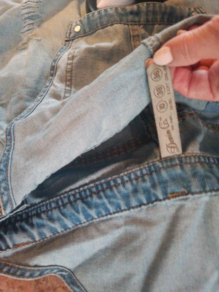 Vêtements hommes, Enlèvement