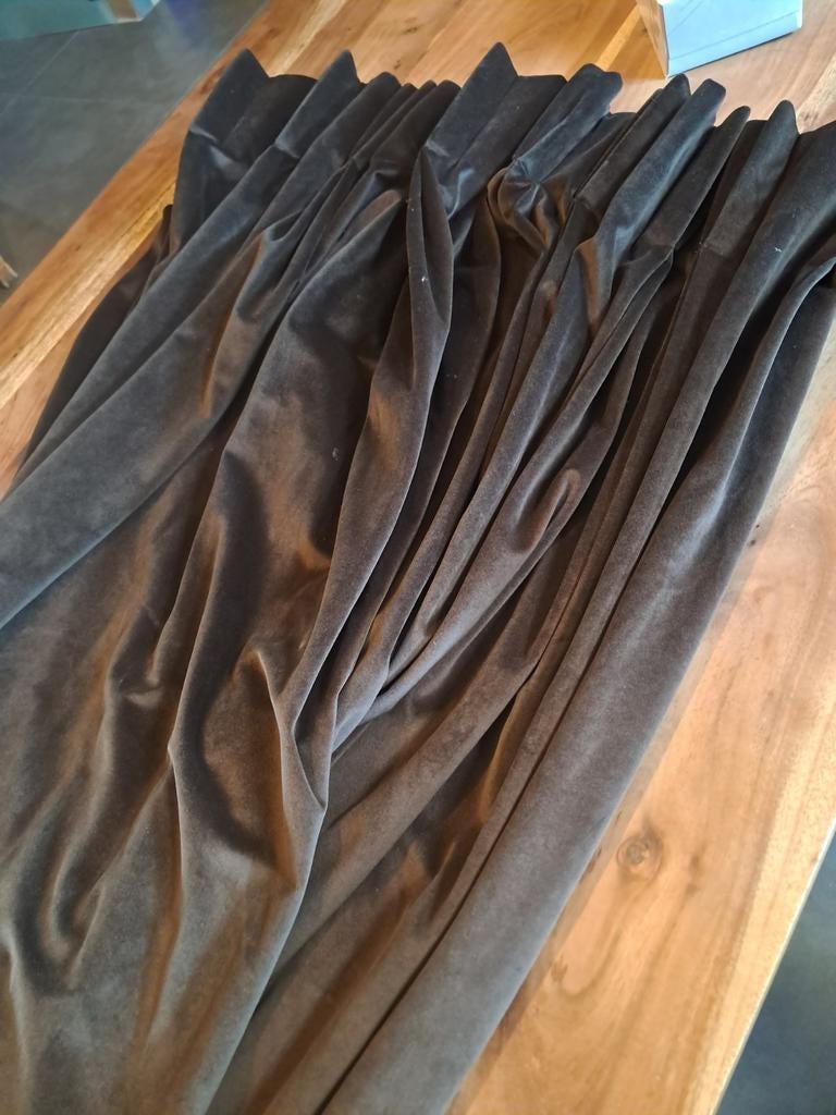 2 bruine velours gordijnen op maat 2x 130cm breed/244lang, Huis en Inrichting, Stoffering | Gordijnen en Lamellen, Ophalen