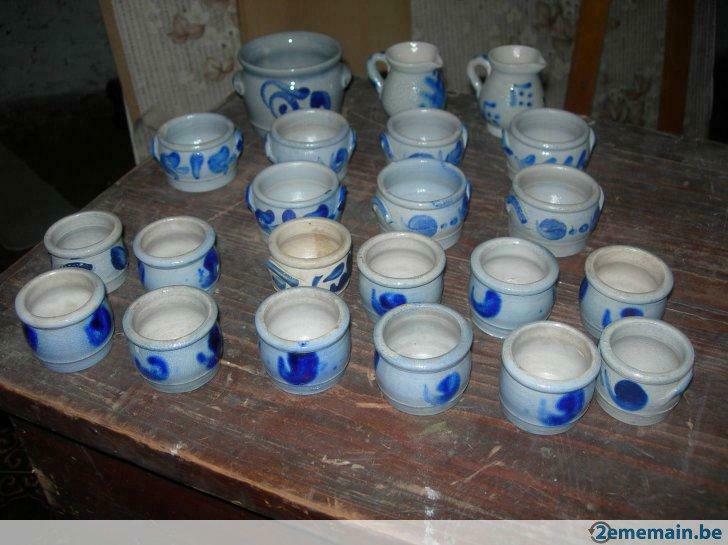 20 Ramequins et 2 pots en grès très ancien