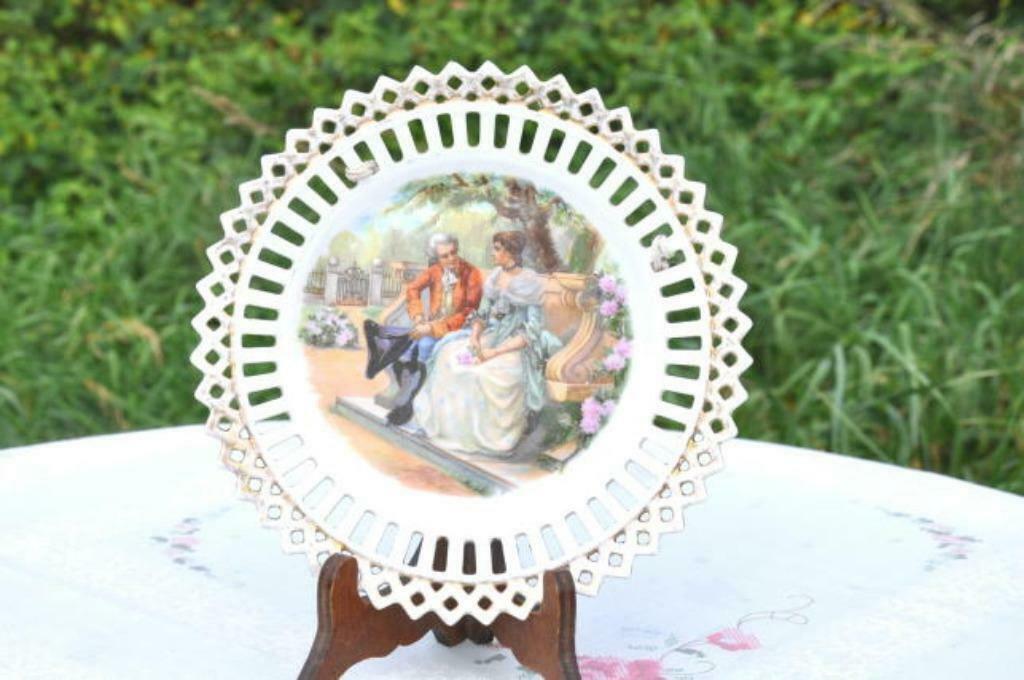 §  assiette porcelaine ajourée aux galants, Antiquités & Art, Enlèvement ou Envoi