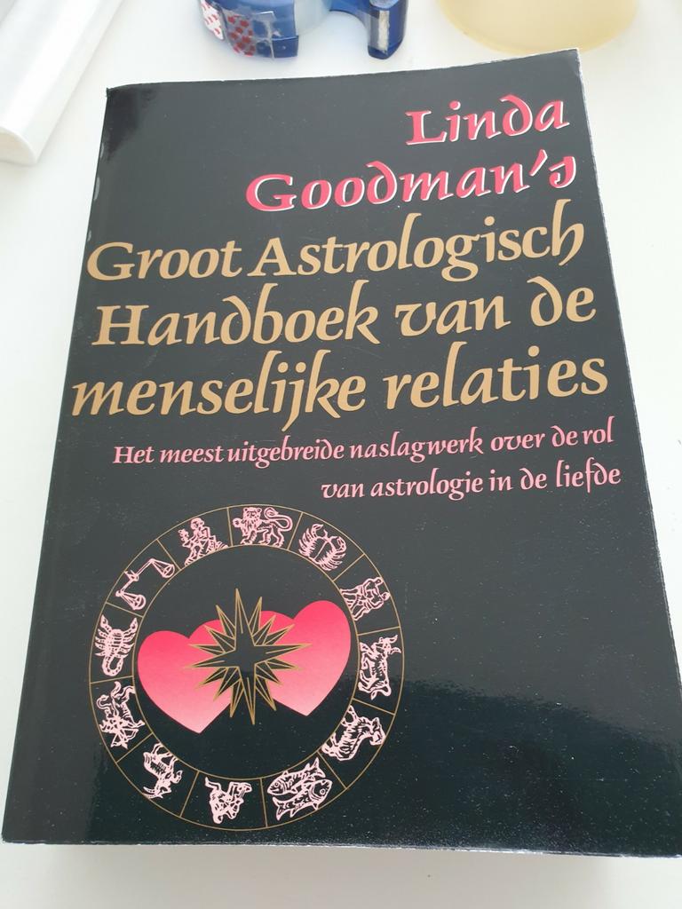 GROOT ASTROLOGISCH HANDBOEK VAN DE MENSELIJKE RELATIES, Boeken, Esoterie en Spiritualiteit, Zo goed als nieuw, Astrologie, Ophalen of Verzenden