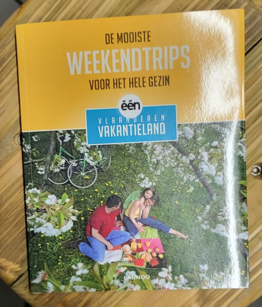 Boek Weekendtips Vlaanderen Vakantieland, Boeken, Ophalen of Verzenden, Zo goed als nieuw