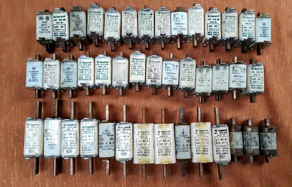 +/- 50 tonnes de fusibles à couteaux rétro, tous amplis..., Enlèvement, Neuf