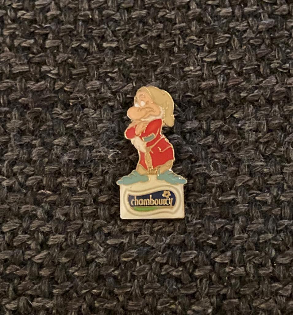 PIN - CHAMBOURCY - DISNEY - SNEEUWWITJE - BLANCHE NEIGE, Envoi, Utilisé, Figurine, Insigne ou Pin's