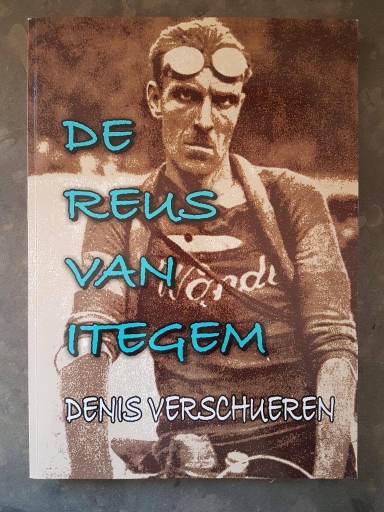 Boek: De reus van Itegem Denis Verschueren Wielrenner Koers, Verzenden, Zo goed als nieuw, Lopen en Fietsen