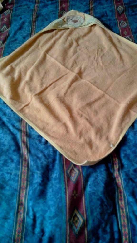 cape DE BAIN AVEC CAPUCHE NOUKIES COLLECTION LEO ET ZIMBO, Enlèvement, Utilisé