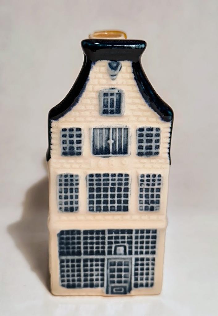 KLM huisje nr 11, Pijlsteeg 31 Amsterdam, Ophalen