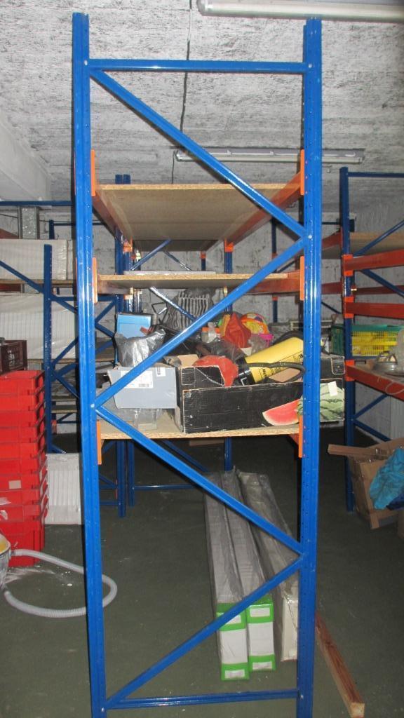 Te huur: opslagplaats €65/mnd  (co-)office€150  garage€100