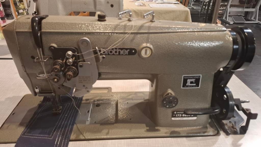 Brother LT2-B835-5 à 2 aiguilles, Hobby & Loisirs créatifs, Machines à coudre & Accessoires, Enlèvement, Comme neuf, Machine à coudre