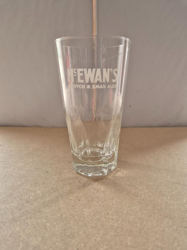 Verre Mc Ewan's scotch & xmas ales, Collections, Marques de bière, Enlèvement ou Envoi, Utilisé, Verre ou Verres, Autres marques