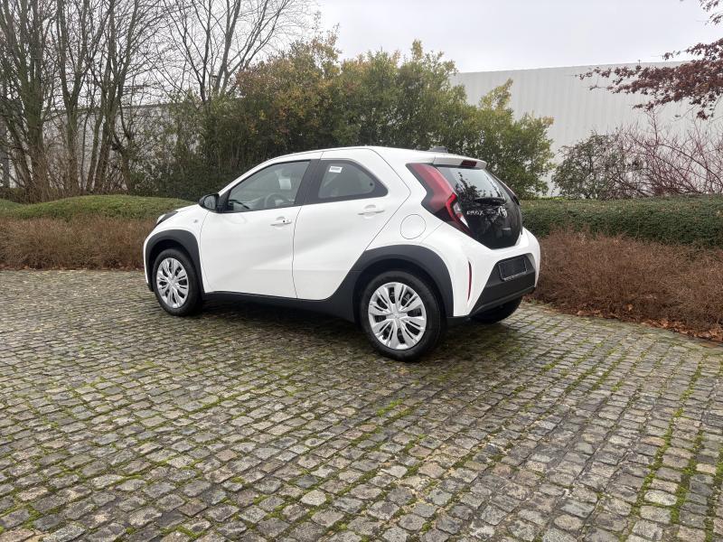 Toyota Aygo X play, Automaat, Emergency brake assist, 72 pk, Wit