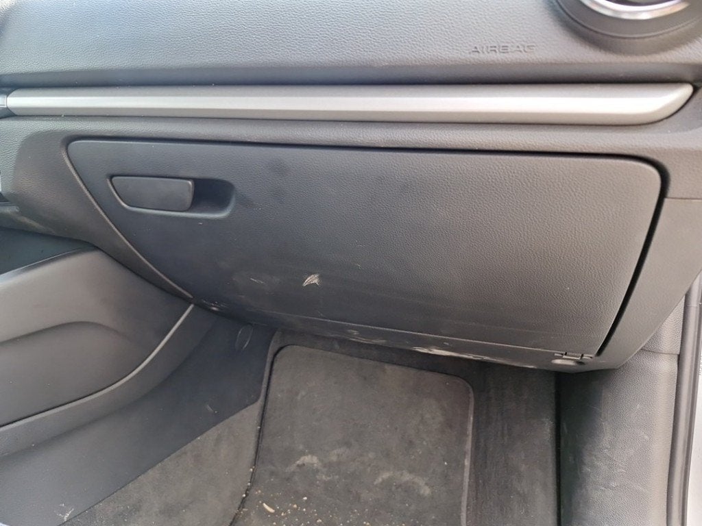 DASHBOARDKASTJE Audi A3 Sportback (8VA / 8VF), Info@audi.de, Audi, Audi AG, Gebruikt