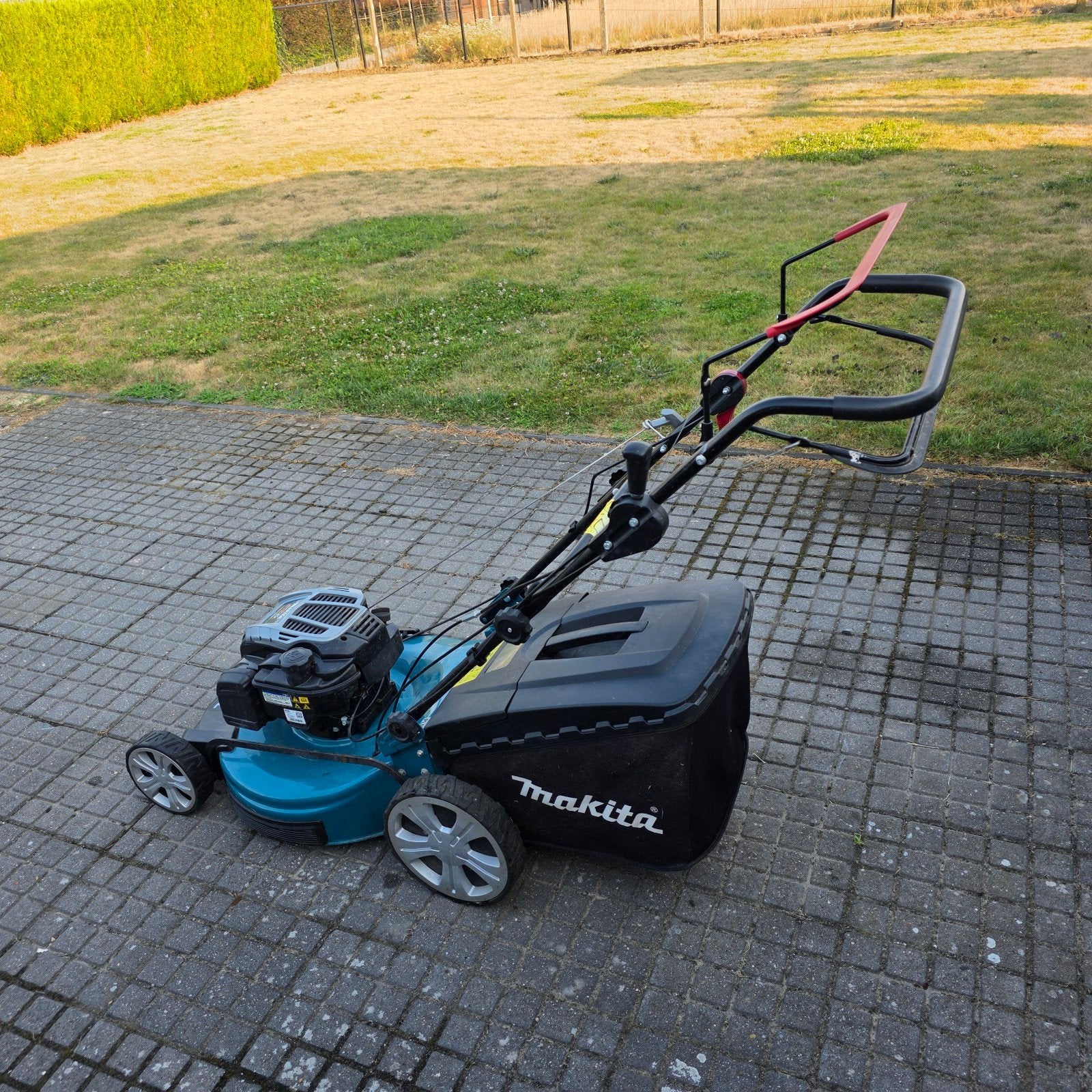 Makita plm5600n2 grasmaaier, Jardin & Terrasse, Tondeuses à gazon, Tondeuse rotative, Tondeuses à gazon à essence, Fonction de mulching