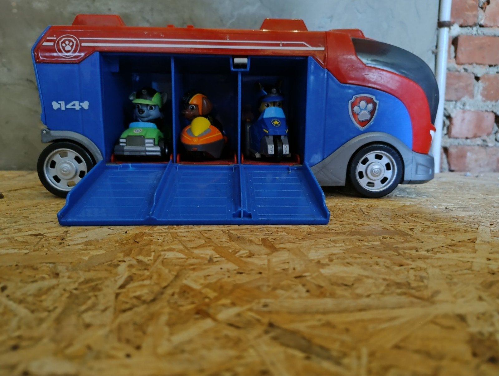 Paw patrol bus + popjes en auto's, Enfants & Bébés, Enlèvement