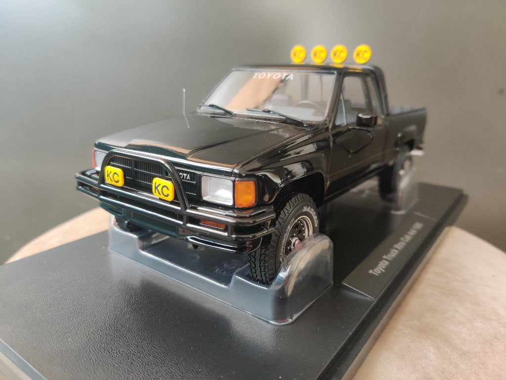 Toyota Hilux 1985 (Retour vers le futur) KK-Scale 1/18e neuf, Enlèvement ou Envoi, Neuf, Voiture, Autres marques