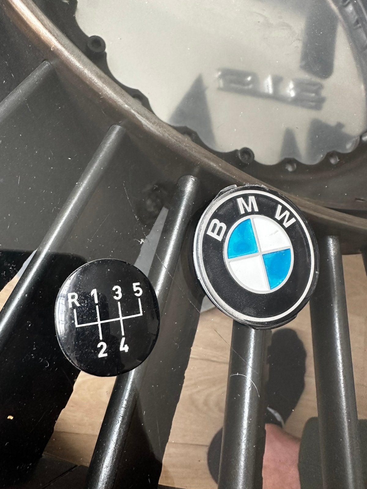 Logo volant bmw e30 insigne 316 318 divers pieces, Autos : Pièces & Accessoires, Carrosserie & Tôlerie, BMW, Enlèvement ou Envoi