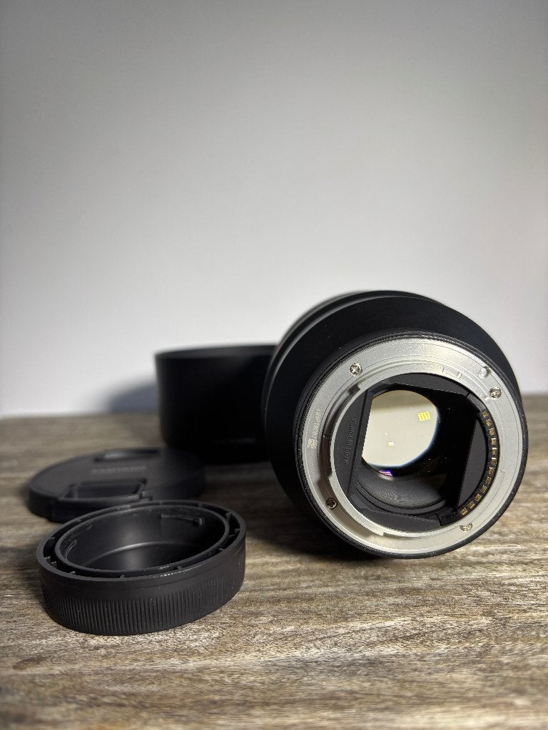 Samyang 85mm f/1.4 (Sony FE) - Portretlens, TV, Hi-fi & Vidéo, Bouchons d'objectif, Enlèvement ou Envoi, Comme neuf, Autres types