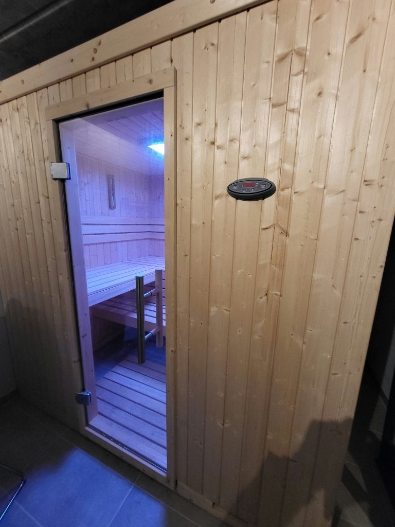 Sauna finlandais, 2-3 personnes, Harvia, très bon état, Enlèvement, Comme neuf, Finlandais ou Traditionnel, Sauna complet