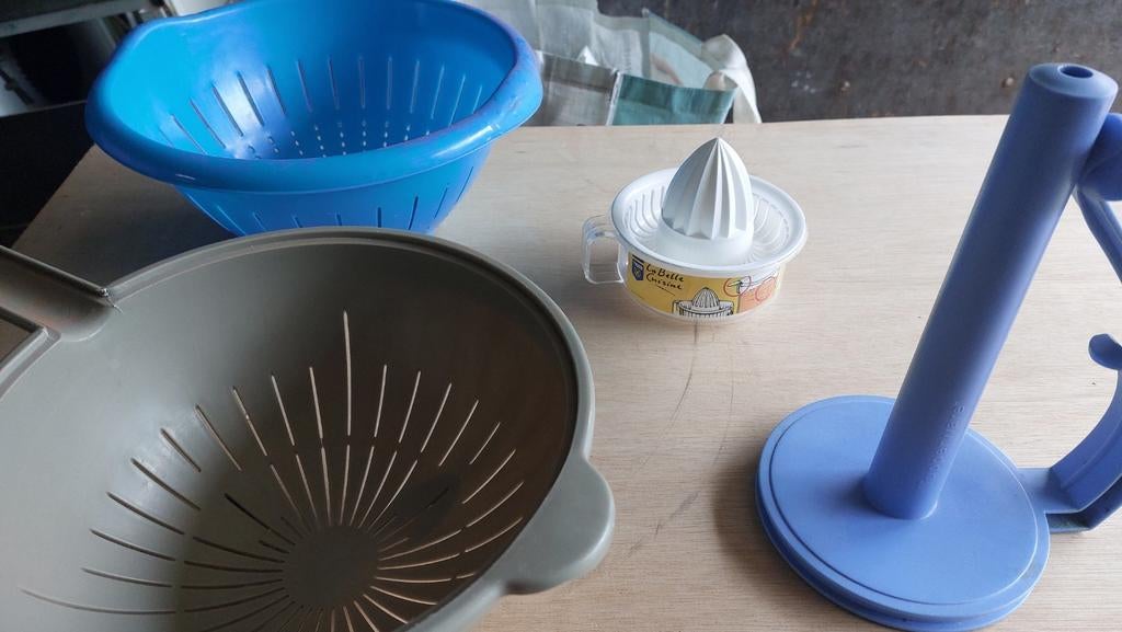 tupperware keukenrolstaander  2×keuken zeef ,en fruitpers, Huis en Inrichting, Keuken | Tupperware, Ophalen