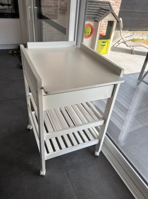 Witte verzorgingstafel met lade en wieltjes (luiertafel), Kinderen en Baby's, Kinderkamer | Commodes en Kasten, Ophalen, Gebruikt