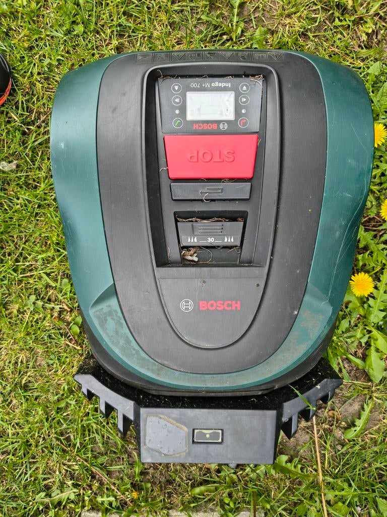 Tondeuse Robot Bosch M700 Bon état.