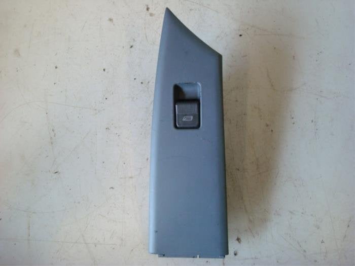 Commutateur vitre électrique d'un Audi A8 (A8 94-), -, 3 mois de garantie, Utilisé, -