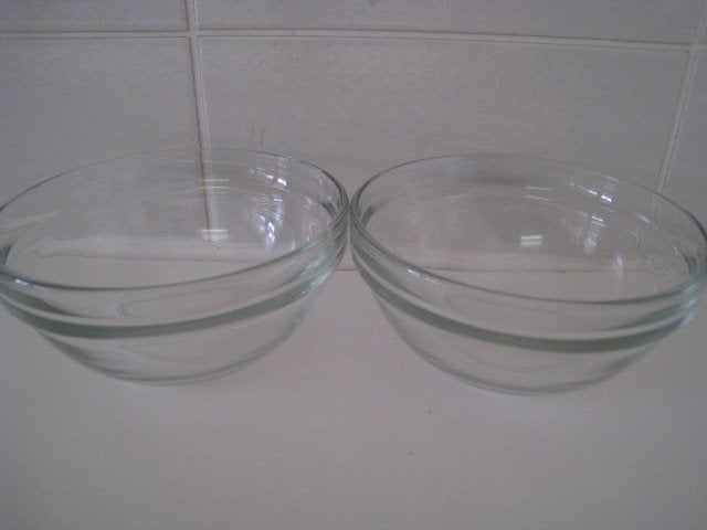 2 glazen schalen, Arcoroc France, maten H 5,5cm x diam 12cm, Ophalen