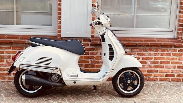 Scooter Vespa GTS 300 HPE Yachtclub - 12.000 km, Motoren, Motoren | Piaggio, Particulier, Scooter, 12 t/m 35 kW, 1 cilinder, Minimaal motorrijbewijs A1