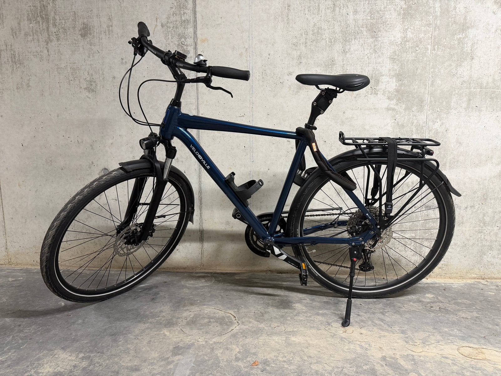 Donkerblauwe Vello De Ville 56, 28 inch, Vering, 10 tot 15 versnellingen, Zo goed als nieuw