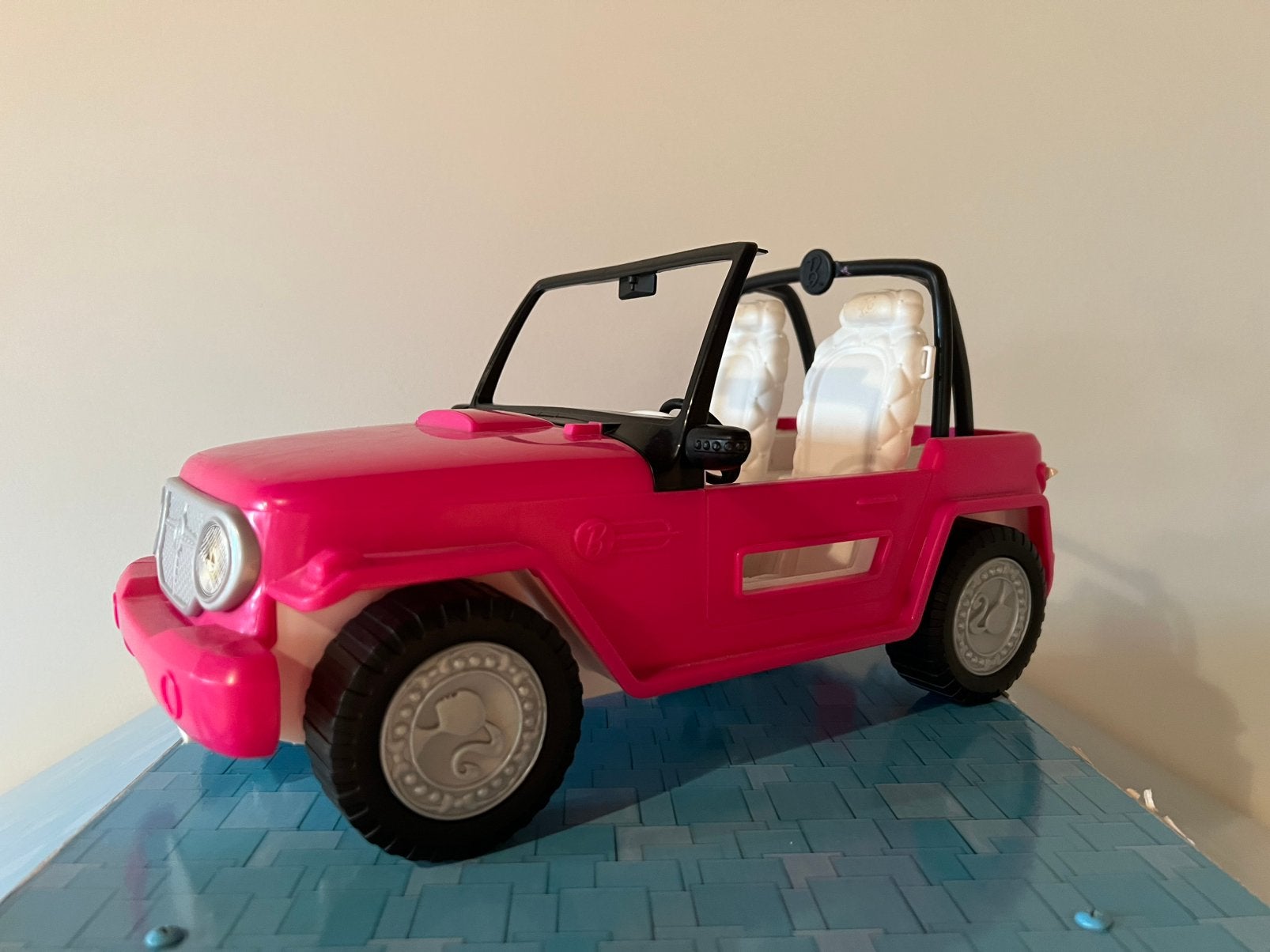 Barbie jeep / auto, Kinderen en Baby's, Ophalen, Zo goed als nieuw