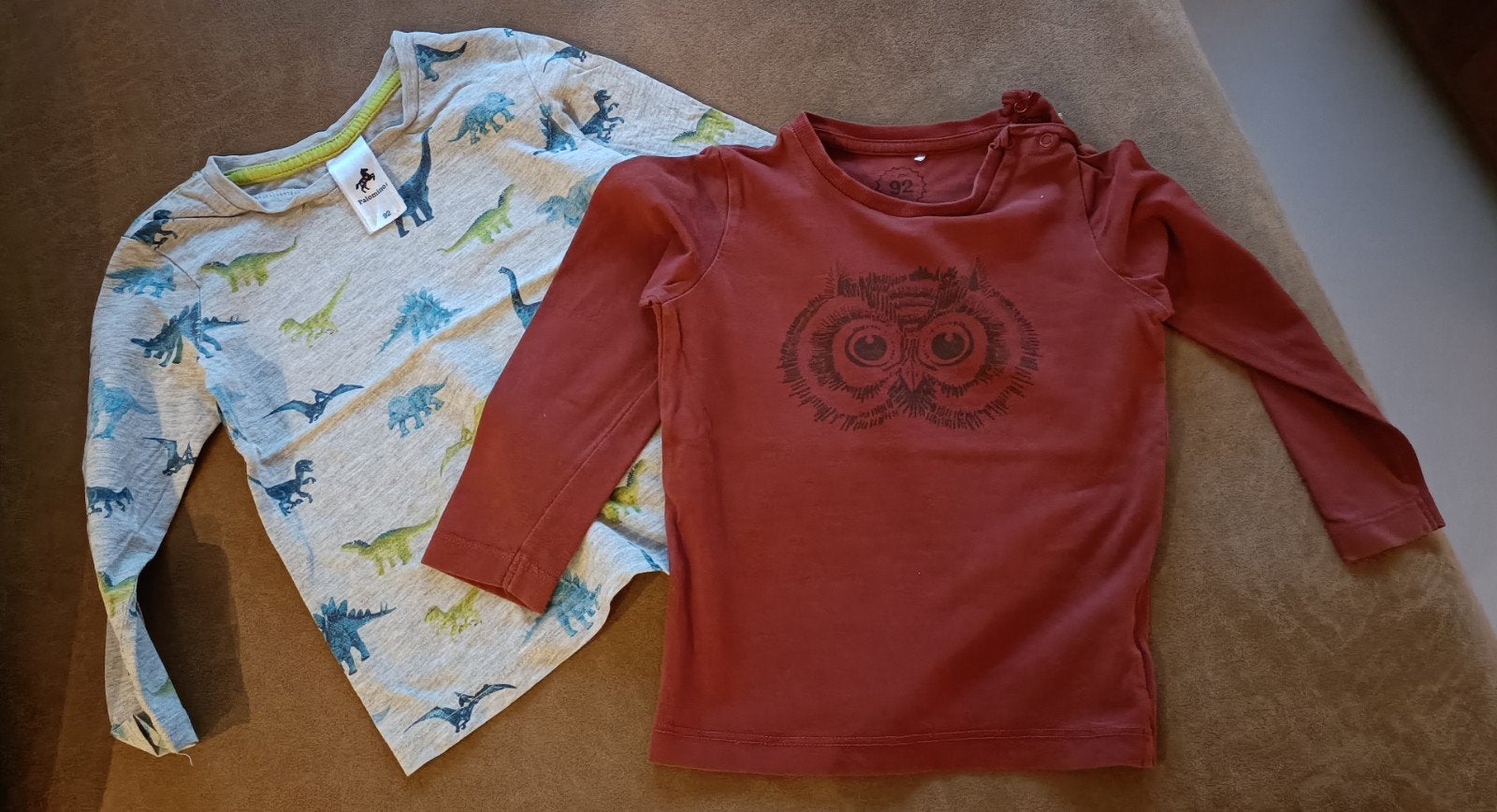 Twee T-shirts lange mouwen maat 92 dino uil, Kinderen en Baby's, Kinderkleding | Maat 92, Ophalen