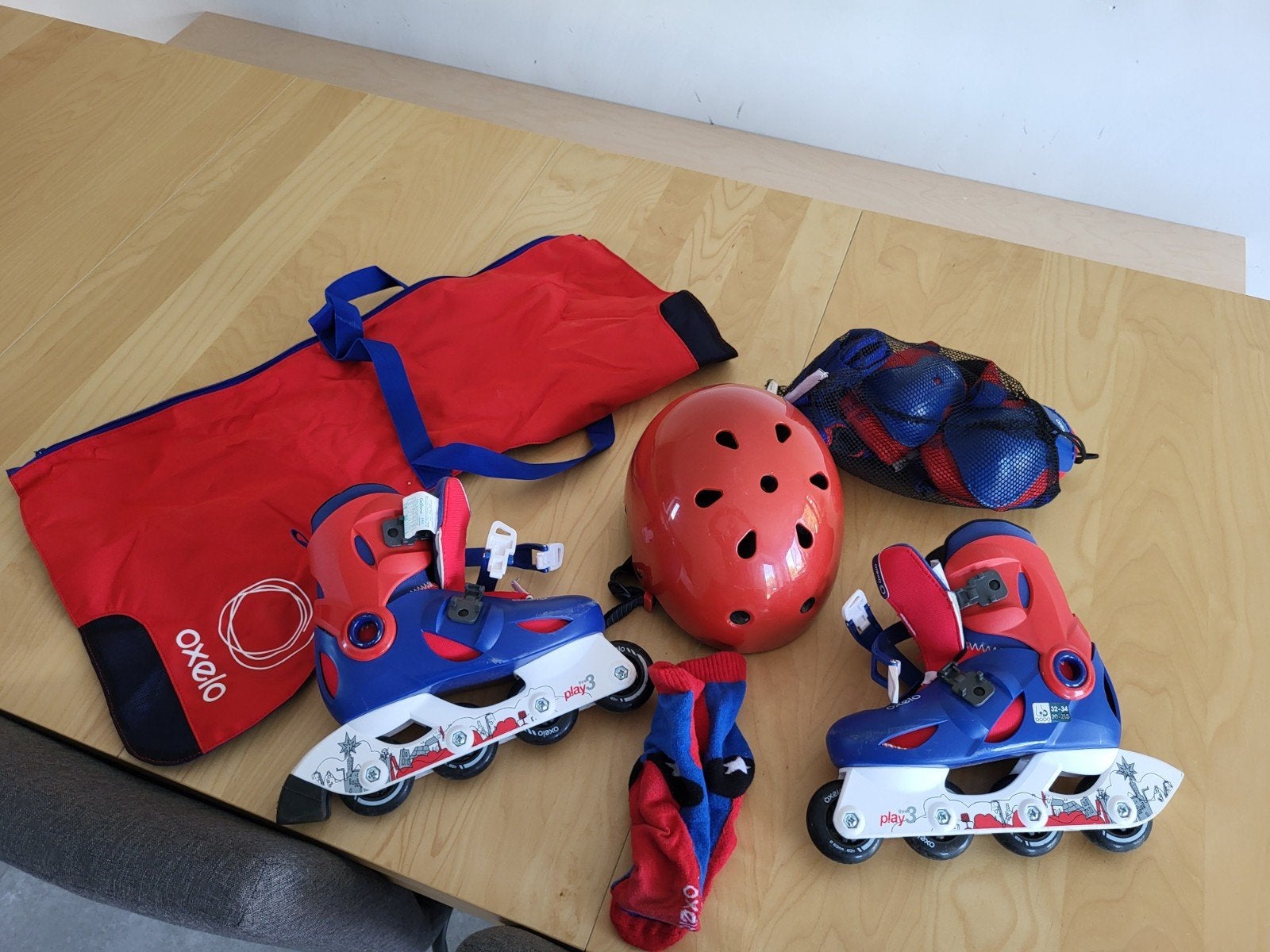 Inline skates verstelbaar 32-34 met toebehoren, Kinderen en Baby's, Speelgoed | Buiten | Rolschaatsen, Ophalen, Verstelbaar